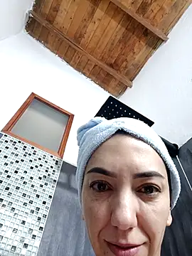 Snapshot of LunaZambrano chatting on November 2025 11:56:02 AM LunaZambrano online show from November 2025 11:56:02 AM