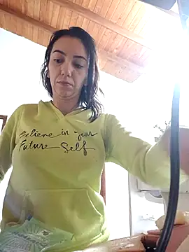 Snapshot of LunaZambrano chatting on December 2025 12:25:02 PM LunaZambrano online show from December 2025 12:25:02 PM