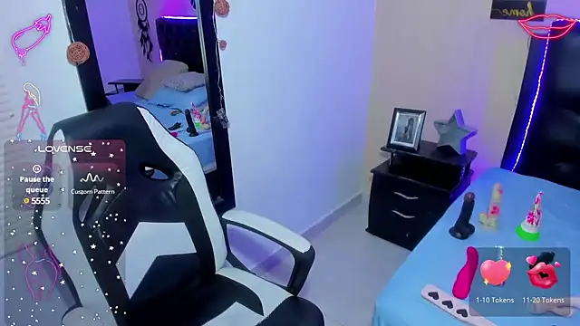 Snapshot of mila_katts chatting on January 2025 09:02:01 AM mila katts online show from January 2025 09:02:01 AM