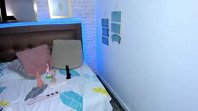 Snapshot of mila_katts chatting on March 2025 03:58:02 AM mila katts online show from March 2025 03:58:02 AM