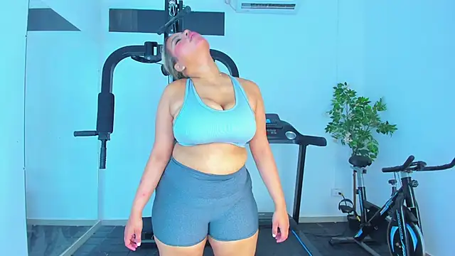 Snapshot of Carlota_peach chatting on February 2025 03:46:02 AM Carlota peach online show from February 2025 03:46:02 AM