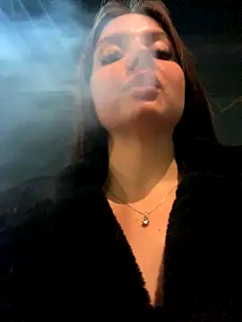 Snapshot of KrisMagnoly chatting on October 2025 04:46:01 PM KrisMagnoly online show from October 2025 04:46:01 PM