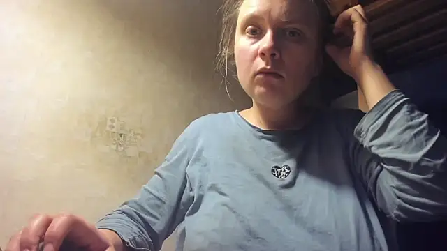 Snapshot of FrumCake chatting on December 2024 01:02:02 AM FrumCake online show from December 2024 01:02:02 AM