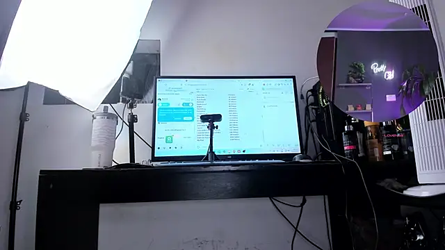 Snapshot of Katiehill_1 chatting on November 2025 07:24:01 PM Katiehill 1 online show from November 2025 07:24:01 PM