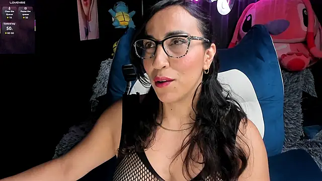 Snapshot of Katiehill_1 chatting on November 2025 10:53:02 PM Katiehill 1 online show from November 2025 10:53:02 PM