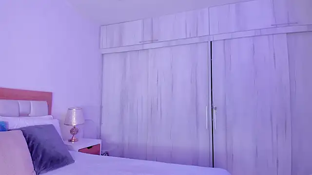 mia hank online show from October 2025 10:05:02 AM