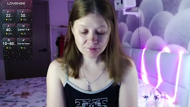 Snapshot of alekasamui chatting on October 2025 09:14:02 PM alekasamui online show from October 2025 09:14:02 PM