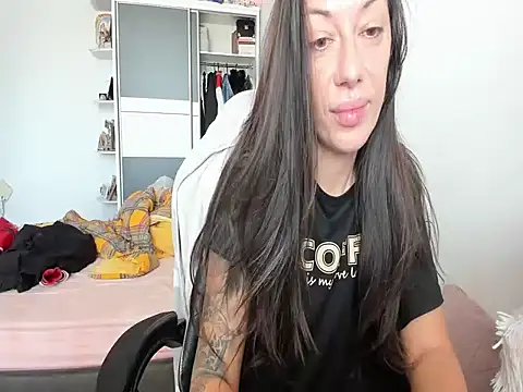 Snapshot of MeliEva chatting on October 2025 09:21:01 AM MeliEva online show from October 2025 09:21:01 AM