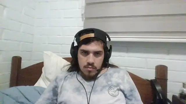 Snapshot of hung_weeb chatting on December 2024 03:24:01 AM hung weeb online show from December 2024 03:24:01 AM