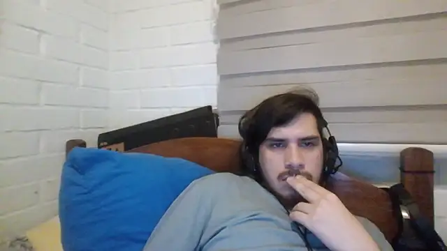 Snapshot of hung_weeb chatting on January 2025 03:22:01 AM hung weeb online show from January 2025 03:22:01 AM