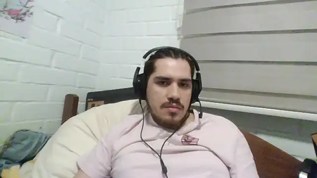 Snapshot of hung_weeb chatting on January 2025 02:58:01 AM hung weeb online show from January 2025 02:58:01 AM