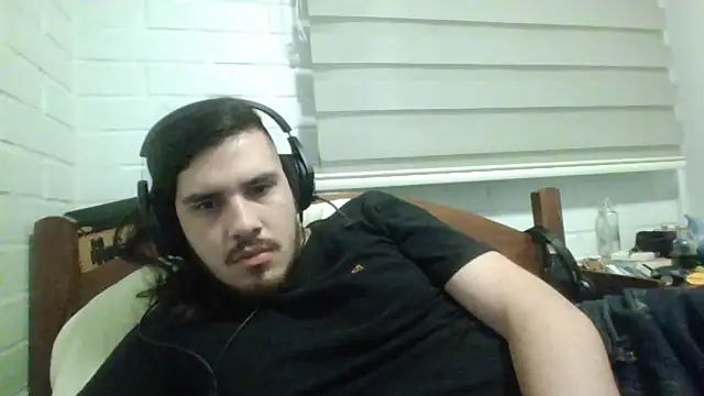 Snapshot of hung_weeb chatting on January 2025 01:39:01 AM hung weeb online show from January 2025 01:39:01 AM