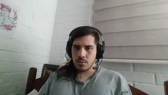 Snapshot of hung_weeb chatting on February 2025 01:02:01 AM hung weeb online show from February 2025 01:02:01 AM