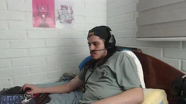 Snapshot of hung_weeb chatting on February 2025 04:31:01 AM hung weeb online show from February 2025 04:31:01 AM