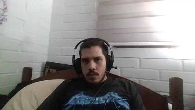 Snapshot of hung_weeb chatting on March 2025 02:50:01 AM hung weeb online show from March 2025 02:50:01 AM