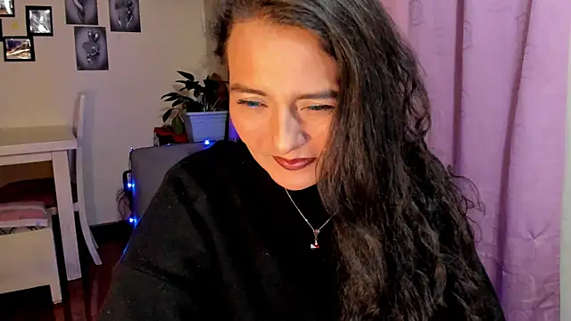 emma luxy online show from April 2026 05:05:01 AM