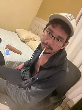 Snapshot of Tomthelong chatting on February 2025 11:43:02 AM Tomthelong online show from February 2025 11:43:02 AM