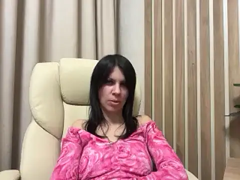 Snapshot of InjaAtHome chatting on April 2026 07:33:02 PM InjaAtHome online show from April 2026 07:33:02 PM