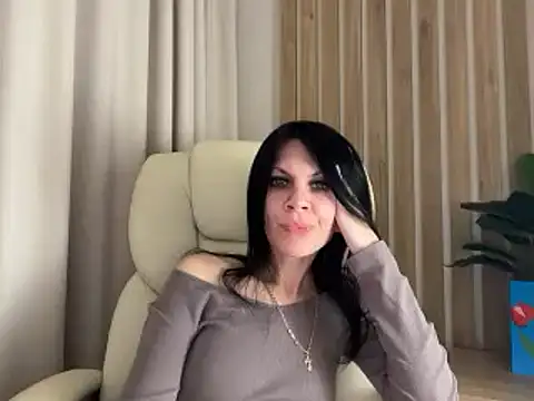 Snapshot of InjaAtHome chatting on April 2026 05:52:02 PM InjaAtHome online show from April 2026 05:52:02 PM