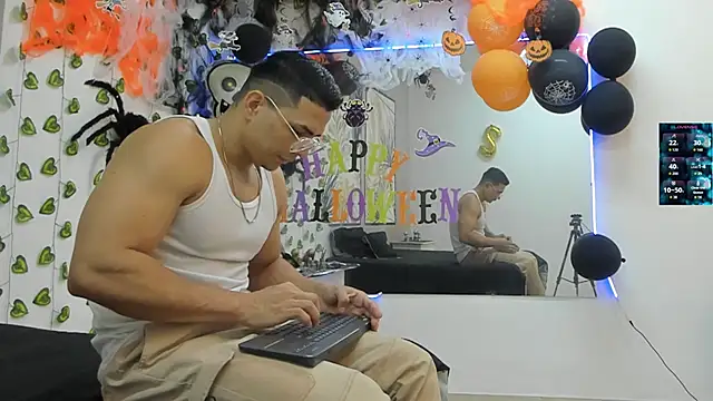 Snapshot of ChoreyTaiylor chatting on October 2025 02:29:01 PM ChoreyTaiylor online show from October 2025 02:29:01 PM