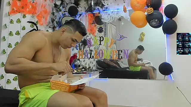 Snapshot of ChoreyTaiylor chatting on October 2025 03:13:01 PM ChoreyTaiylor online show from October 2025 03:13:01 PM