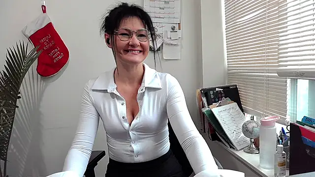 Snapshot of City_Kat chatting on December 2024 04:16:02 PM City Kat online show from December 2024 04:16:02 PM