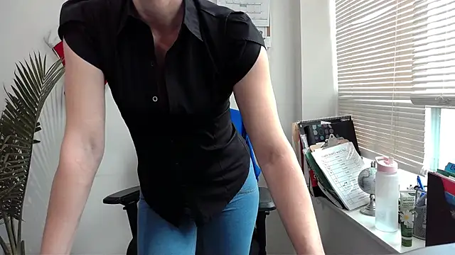 Snapshot of City_Kat chatting on December 2024 03:55:02 PM City Kat online show from December 2024 03:55:02 PM