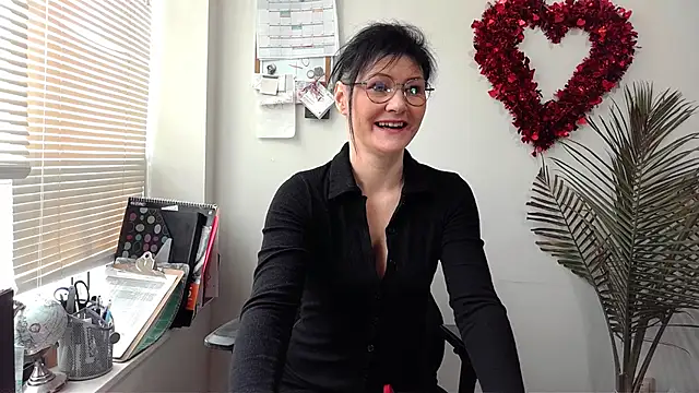 Snapshot of City_Kat chatting on January 2025 04:00:02 PM City Kat online show from January 2025 04:00:02 PM