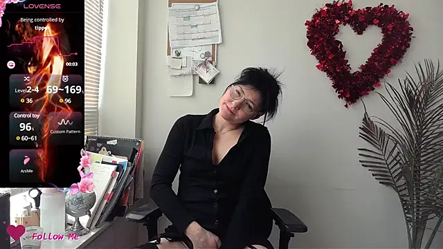 Snapshot of City_Kat chatting on January 2025 04:08:01 PM City Kat online show from January 2025 04:08:01 PM