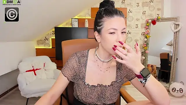 Snapshot of EmillyTaylor chatting on December 2025 05:03:02 AM EmillyTaylor online show from December 2025 05:03:02 AM