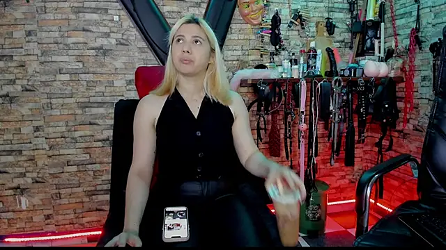 Snapshot of Liltildeman_moon chatting on November 2025 01:59:02 AM Liltildeman moon online show from November 2025 01:59:02 AM