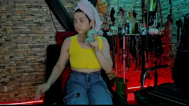 Snapshot of Liltildeman_moon chatting on November 2025 04:33:02 AM Liltildeman moon online show from November 2025 04:33:02 AM