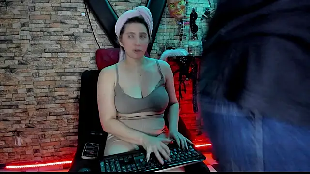 Snapshot of Liltildeman_moon chatting on November 2025 03:51:02 AM Liltildeman moon online show from November 2025 03:51:02 AM