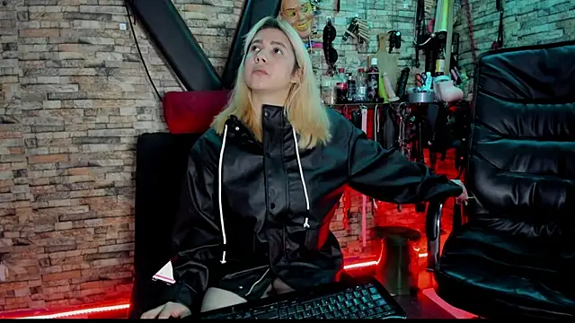 Snapshot of Liltildeman_moon chatting on November 2025 04:15:02 AM Liltildeman moon online show from November 2025 04:15:02 AM