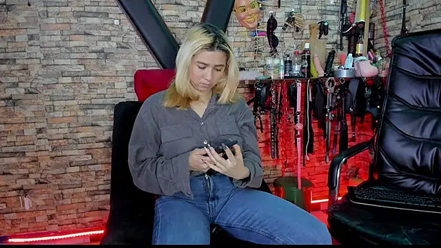 Snapshot of Liltildeman_moon chatting on November 2025 01:53:01 AM Liltildeman moon online show from November 2025 01:53:01 AM