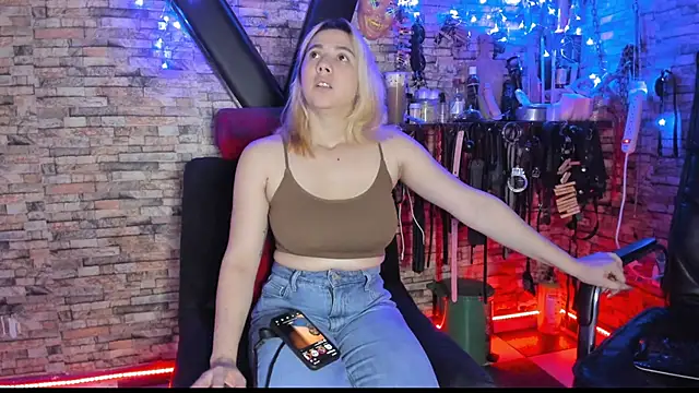 Snapshot of Liltildeman_moon chatting on December 2025 03:01:02 AM Liltildeman moon online show from December 2025 03:01:02 AM