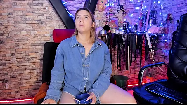 Liltildeman moon online show from March 2026 10:06:01 PM