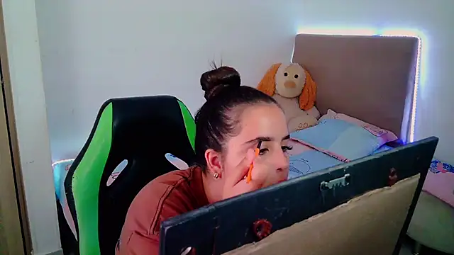  alicia z online show from February 2025 06:06:01 PM