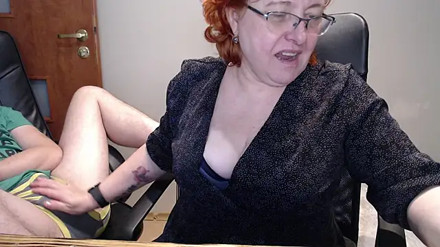 Snapshot of JoannaAndNeighbour chatting on January 2025 03:28:02 PM JoannaAndNeighbour online show from January 2025 03:28:02 PM