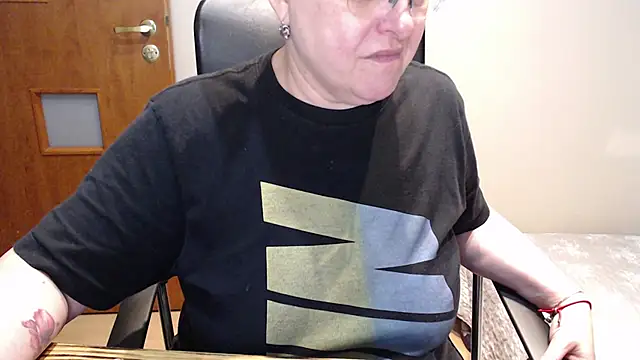 Snapshot of JoannaAndNeighbour chatting on January 2025 11:15:02 AM JoannaAndNeighbour online show from January 2025 11:15:02 AM