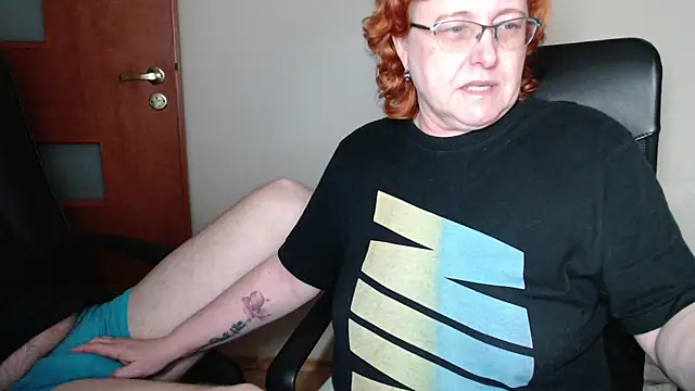 Snapshot of JoannaAndNeighbour chatting on January 2025 08:09:01 PM JoannaAndNeighbour online show from January 2025 08:09:01 PM