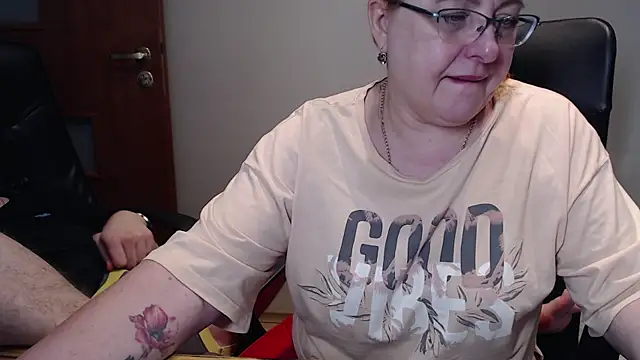 Snapshot of JoannaAndNeighbour chatting on January 2025 08:25:02 AM JoannaAndNeighbour online show from January 2025 08:25:02 AM