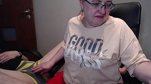 Snapshot of JoannaAndNeighbour chatting on January 2025 08:13:02 PM JoannaAndNeighbour online show from January 2025 08:13:02 PM