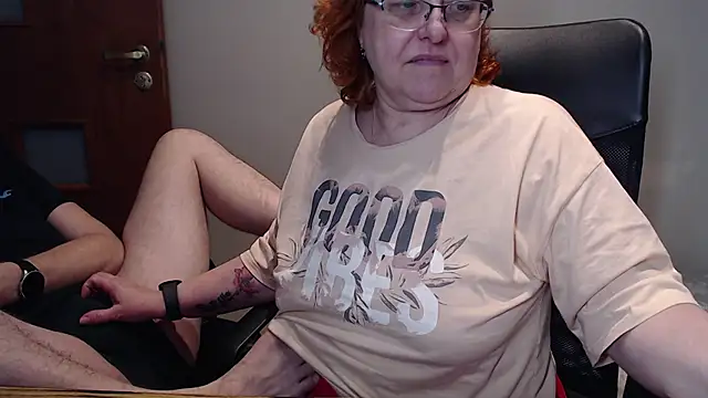 Snapshot of JoannaAndNeighbour chatting on January 2025 04:28:01 PM JoannaAndNeighbour online show from January 2025 04:28:01 PM