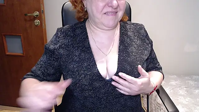 Snapshot of JoannaAndNeighbour chatting on January 2025 06:54:01 AM JoannaAndNeighbour online show from January 2025 06:54:01 AM