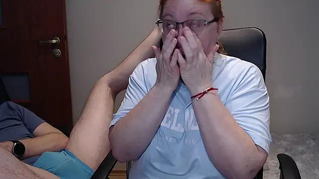 Snapshot of JoannaAndNeighbour chatting on January 2025 07:39:02 AM JoannaAndNeighbour online show from January 2025 07:39:02 AM