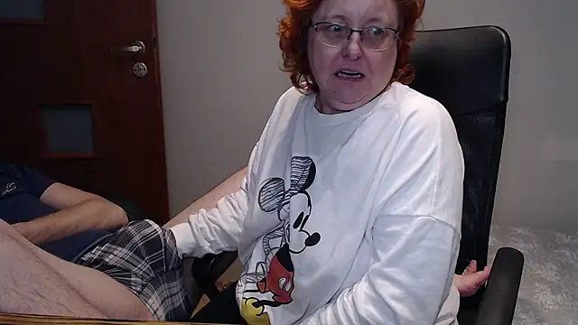 Snapshot of JoannaAndNeighbour chatting on February 2025 05:30:01 PM JoannaAndNeighbour online show from February 2025 05:30:01 PM