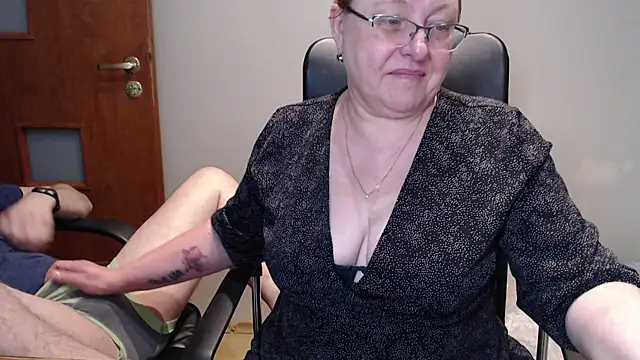 Snapshot of JoannaAndNeighbour chatting on February 2025 08:22:02 AM JoannaAndNeighbour online show from February 2025 08:22:02 AM