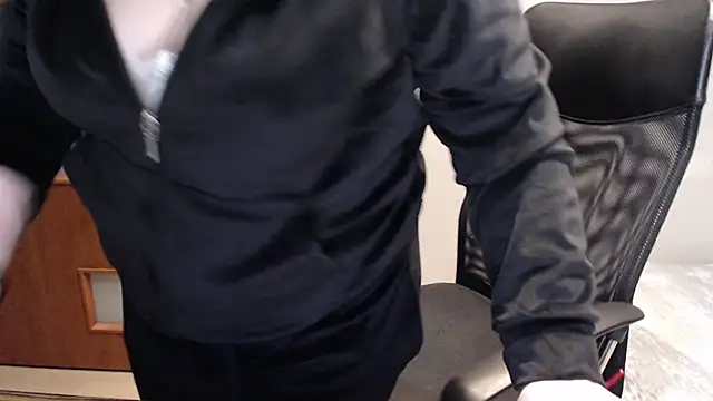 Snapshot of JoannaAndNeighbour chatting on February 2025 06:09:02 PM JoannaAndNeighbour online show from February 2025 06:09:02 PM