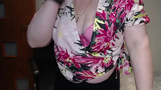 Snapshot of JoannaAndNeighbour chatting on March 2025 11:49:02 AM JoannaAndNeighbour online show from March 2025 11:49:02 AM